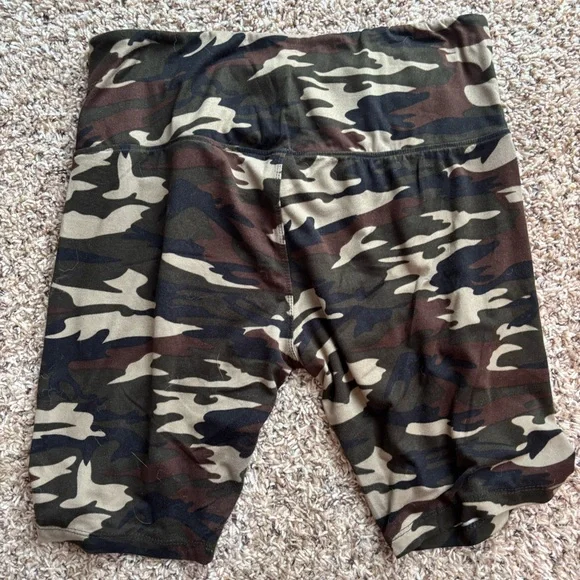 Bundle Camo Print Biker Shorts - Picture 6 of 9